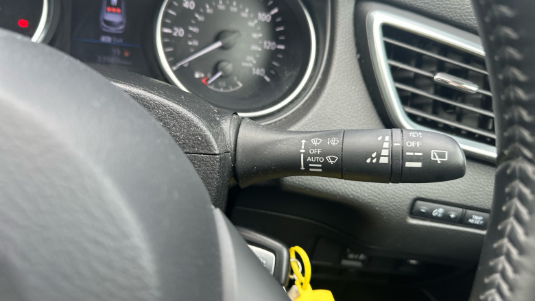 Nissan Qashqai 1.3 DiG-T Acenta Premium 5dr Petrol Hatchback